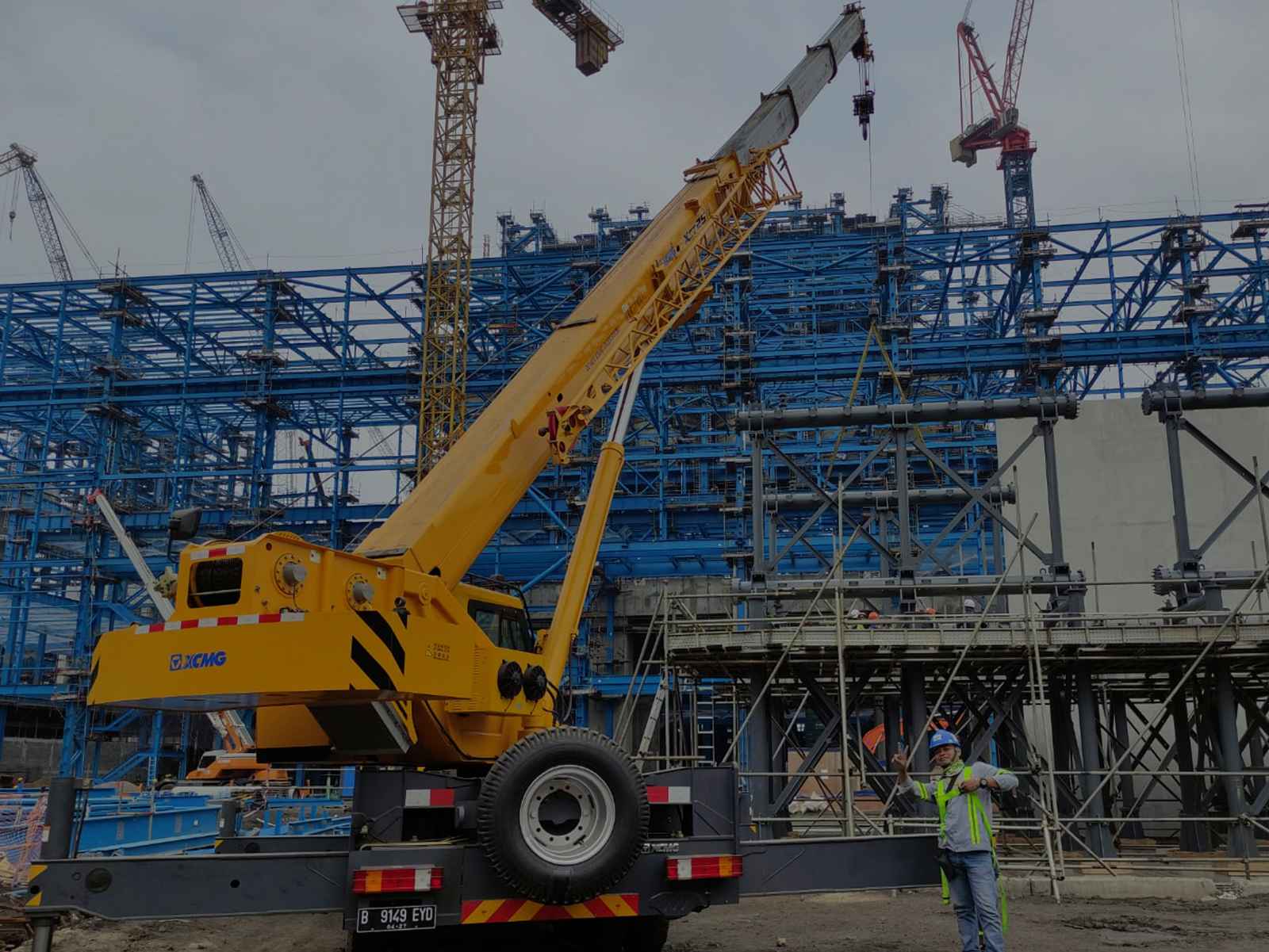 Operasional mobile crane di lapangan
